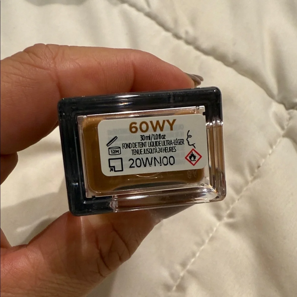 Stay Naked Liquid Foundation - Gold